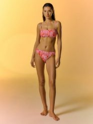 4F Dół od bikini damski - czerwony L. Czerwone bikini damskie 4f, l, bez wzorów. Za 59.99 zł.