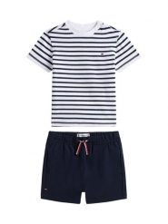 Tommy Hilfiger Komplet t-shirt i spodenki Essential KN0KN02379 Granatowy Regular Fit. Niebieskie szorty dla chłopców Tommy Hilfiger, bez wzorów, z bawełny, bez ramiączek. Za 249.99 zł.