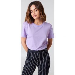 NA-KD Basic T-shirt oversize - Purple. Fioletowe t-shirty damskie NA-KD Basic, z bawełny. W wyprzedaży za 37.07 zł.