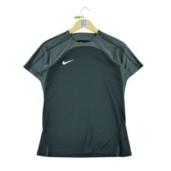 Second life - Nike koszulka męska z krótkim rękawem - Stan bardzo dobry. Czarne koszulki sportowe męskie Nike, l, bez wzorów, bez kołnierzyka, bez ramiączek, na fitness i siłownię. Za 63.86 zł.