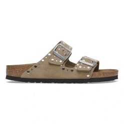 BIRKENSTOCK Arizona Rivet LEVE Taupe Klapki damskie. Brązowe klapki damskie Birkenstock, bez wzorów, z gumy, eleganckie, bez obcasa. Za 529.99 zł.