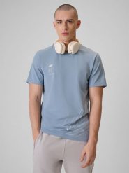 4F T-shirt regular z nadrukiem męski - granatowy L. Niebieskie t-shirty męskie 4f, l, bez wzorów, z bawełny, klasyczne, bez kołnierzyka. Za 79.99 zł.