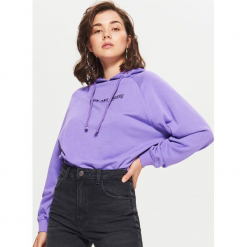 Bluza z nadrukiem - Fioletowy. Fioletowe bluzy damskie Cropp, l, bez wzorów, bez kaptura. Za 119.99 zł.