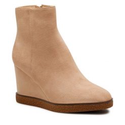 Botki Jenny Fairy. Brązowe botki damskie Jenny Fairy, bez obcasa, na koturnie, bez zapięcia. Za 199.99 zł.