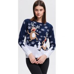 Sweter ze świątecznym motywem - Wielobarwn. Szare swetry damskie Reserved. Za 79.99 zł.