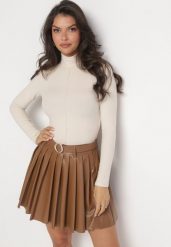 Jasnobeżowy Sweter Golf o Dopasowanym Kroju Ryler. Brązowe swetry damskie Born2be, m, z aplikacjami, z jeansu, klasyczne, bez kołnierzyka, bez ramiączek, długie, bez kaptura. Za 89.99 zł.