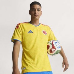 Koszulka Colombia 26 Home Authentic. Żółte koszulki sportowe męskie Adidas, bez wzorów, bez kołnierzyka, bez ramiączek, do piłki nożnej, climacool (adidas). Za 649.00 zł.