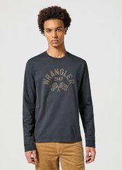 WRANGLER MĘSKI LONG SLEEVE LS GRAPHIC TEE FADED BLACK 112357355 W7T6013642. Czarne bluzki z długim rękawem męskie Wrangler, m, bez wzorów, bez kołnierzyka. Za 89.99 zł.