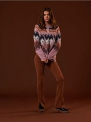 Sweter ze wzorem - wielobarwny. Swetry damskie Sinsay, l, bez wzorów, z dzianiny, retro, bez kołnierzyka, bez ramiączek, bez kaptura. Za 99.99 zł.