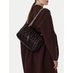 Torebka Eva Minge. Czerwone torebki do ręki damskie Eva Minge, bez wzorów, wizytowe, bez dodatków. Za 279.99 zł.