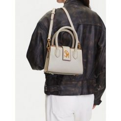 Torebka Steve Madden. Białe torebki do ręki damskie Steve Madden, bez wzorów, klasyczne, bez dodatków. Za 323.99 zł.