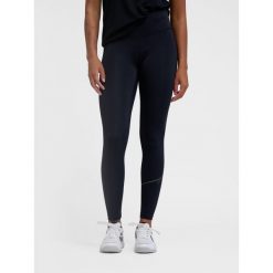 Damskie legginsy z kieszenią Hummel Court. Czarne legginsy damskie Hummel, bez wzorów, na fitness i siłownię. Za 254.50 zł.