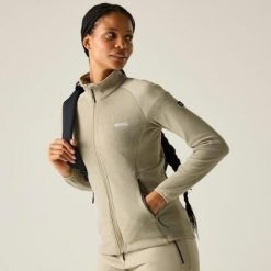 Damska kurtka polarowa Malana Softshell z zamkiem błyskawicznym. Białe kurtki damskie Regatta, l, bez wzorów, z materiału, bez kaptura. W wyprzedaży za 199.99 zł.