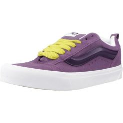 Trampki Vans Model Knu Skool 2 Kolor Fioletowy. Fioletowe trampki i tenisówki damskie Vans, bez wzorów, z zamszu, bez zapięcia. Za 413.40 zł.