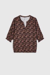 Sweter z krótkimi rękawami brązowy. Brązowe swetry damskie MOODO, bez wzorów, z elastanu, bez kołnierzyka, bez ramiączek, krótkie, bez kaptura. Za 79.99 zł.