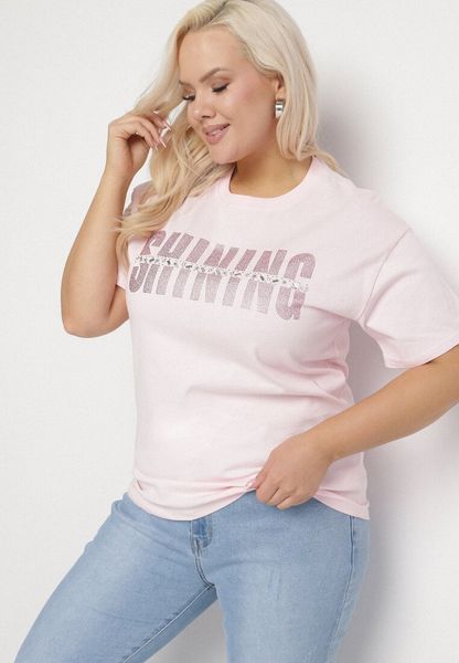 Jasnoróżowy T-shirt z Bawełny z Cyrkoniowym Napisem Hirtebia. Czerwone bluzki damskie Born2be, xl, z aplikacjami, z bawełny, bez kołnierzyka, bez ramiączek. Za 49.99 zł.