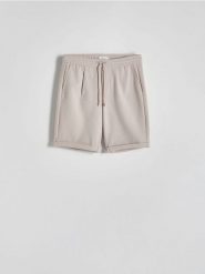 Szorty regular fit - beżowy. Brązowe szorty męskie Reserved, l, bez wzorów, z bawełny. W wyprzedaży za 59.99 zł.