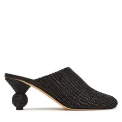 Klapki Weekend Max Mara. Czarne klapki damskie Weekend Max Mara, bez wzorów, bez obcasa. Za 1,229.00 zł.
