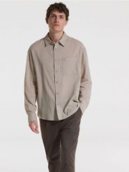 Bawełniana koszula comfort fit - beżowy. Brązowe koszule męskie Reserved, l, bez wzorów, z bawełny, bez kołnierzyka, bez ramiączek. W wyprzedaży za 69.99 zł.