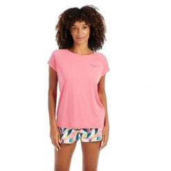 Koszulka damska Protest Happy. Czerwone koszulki sportowe damskie Protest, bez wzorów, bez kołnierzyka, bez ramiączek. Za 217.50 zł.