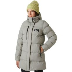 Damska kurtka puchowa parka Helly Hansen Adore. Szare parki damskie Helly Hansen, bez wzorów, z puchu, casualowe, bez kaptura. W wyprzedaży za 1,213.00 zł.
