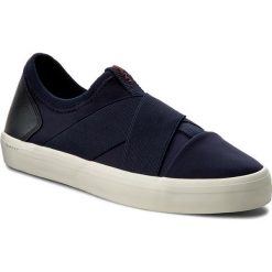 Sneakersy GANT - Mary 14578639 Marine G69. Niebieskie półbuty damskie GANT, bez wzorów, z materiału, marine, bez obcasa, na płaskiej podeszwie, bez zapięcia. W wyprzedaży za 139.00 zł.
