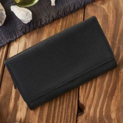 Portfel damski skórzany duży czarny pojemny oryginalny wzór vintage Paolo Peruzzi T-113-HBL. Czarne portfele damskie bez wzorów, ze skóry. Za 69.00 zł.