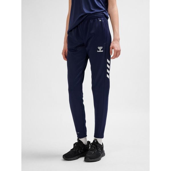 Damskie spodnie dresowe Hummel Core XK. Niebieskie spodnie dresowe damskie Hummel, bez wzorów, z dresówki. Za 147.30 zł.