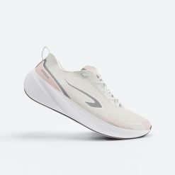 Buty do biegania damskie Kiprun Cushion 500. Czarne obuwie sportowe damskie KIPRUN, bez wzorów, do biegania. Za 249.99 zł.