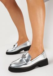 Srebrne Mokasyny Ozdobione Biżuteryjną Klamerką Xirela. Szare mokasyny damskie Born2be, eleganckie. Za 54.99 zł.
