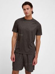 Koszulka damska Hummel AOP Light Weight. Brązowe t-shirty damskie Hummel, l, bez wzorów, z materiału, klasyczne, bez kołnierzyka. Za 151.00 zł.