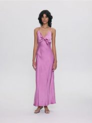 Satynowa sukienka maxi - fioletowy. Fioletowe sukienki damskie Reserved, l, bez wzorów, z satyny, bez kołnierzyka, bez ramiączek, maxi. W wyprzedaży za 79.99 zł.