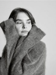 Sweter z moherem i wełną - szary. Szare swetry damskie Reserved, l, bez wzorów, z dzianiny, bez kołnierzyka, bez ramiączek, bez kaptura. Za 279.99 zł.