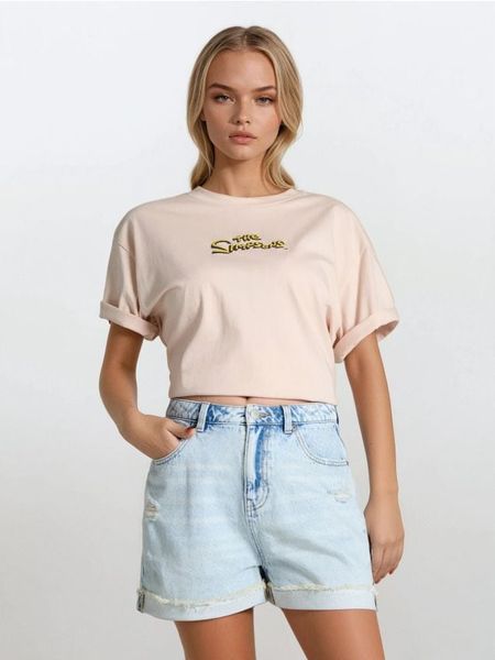 Szorty jeansowe mom fit - niebieski. Niebieskie szorty damskie Sinsay, bez wzorów, z jeansu. Za 49.99 zł.