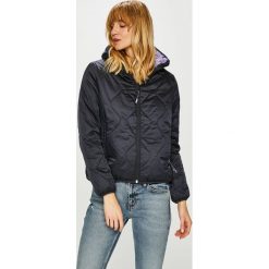 Pepe Jeans - Kurtka Mathilde. Fioletowe kurtki damskie Pepe Jeans, m, bez wzorów, z jeansu, z kapturem. W wyprzedaży za 299.90 zł.