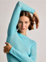 Wełniana bluzka - jasnoturkusowy. Niebieskie bluzki damskie Reserved, l, bez wzorów, z wełny, bez kołnierzyka, bez ramiączek. Za 129.99 zł.