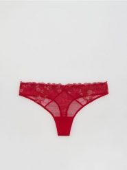 Majtki stringi z haftem - czerwony. Czerwone stringi damskie Reserved, l, bez wzorów. Za 49.99 zł.