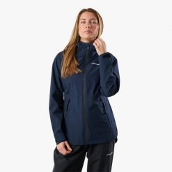 Kurtka przeciwdeszczowa damska Swedemount Orust Rain Jacket wodoodporna. Fioletowe kurtki damskie SWEDEMOUNT, s, bez wzorów, z materiału, z kapturem. Za 296.99 zł.