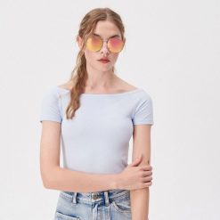 T-shirt off shoulder - Niebieski. Niebieskie t-shirty damskie marki Sinsay, bez wzorów, bez kołnierzyka. Za 14.99 zł.