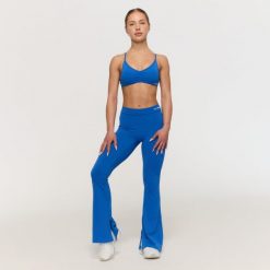 Spodnie damskie fitness flare niebieskie Fierce V-Back. Niebieskie spodnie sportowe damskie GYMBEAM, m, bez wzorów, z materiału, na fitness i siłownię. Za 126.90 zł.