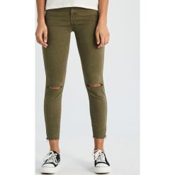 Spodnie z rozcięciami - Khaki. Spodnie materiałowe damskie marki Sinsay. Za 59.99 zł.