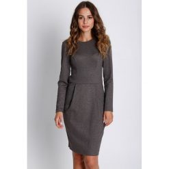 Elegancka sukienka z długim rękawem BIALCON. Sukienki damskie marki BIALCON. W wyprzedaży za 81.00 zł.