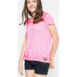 Superdry - Top. Różowe topy damskie Superdry., z bawełny, z okrągłym kołnierzem, z krótkim rękawem. W wyprzedaży za 79.90 zł.