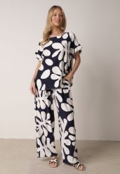 Niebieski Komplet z Wiskozy Bluzka z Falbankami i Szerokie Spodnie w Liście Thalla. Niebieskie bluzki damskie Born2be, l, bez wzorów, z materiału, eleganckie, bez kołnierzyka, bez ramiączek. Za 89.99 zł.