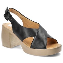 Czarne Sandały Nessi Skórzane Buty Damskie. Czarne klapki damskie Nessi, z aplikacjami, ze skóry, bez obcasa, na obcasie, bez zapięcia. Za 399.00 zł.