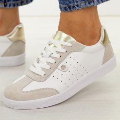 Białe skórzane półbuty damskie S.Barski 7091. Białe półbuty damskie S.BARSKI, na jesień, bez wzorów, z jeansu, casualowe, z okrągłym noskiem, bez obcasa, na płaskiej podeszwie, bez zapięcia. Za 239.00 zł.