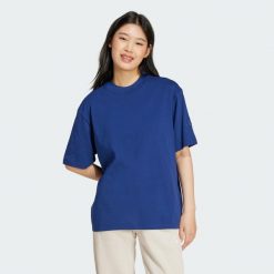 Koszulka Essentials Contemporary Logo Boyfriend. Niebieskie koszulki sportowe damskie Adidas, bez wzorów, na fitness i siłownię. Za 139.00 zł.