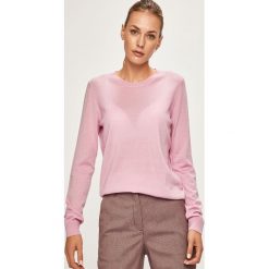 Tommy Hilfiger - Sweter. Czerwone swetry damskie Tommy Hilfiger, l, bez wzorów, z dzianiny, bez kołnierzyka, bez ramiączek, bez kaptura. Za 539.90 zł.