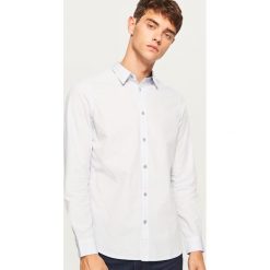 Koszula slim fit z bawełny strukturalnej - Biały. Koszule męskie marki Reserved. W wyprzedaży za 59.99 zł.
