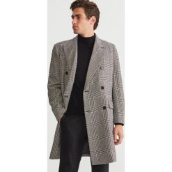 Dwurzędowy płaszcz z domieszką wełny - Szary. Szare płaszcze męskie Reserved, z wełny. Za 399.99 zł.